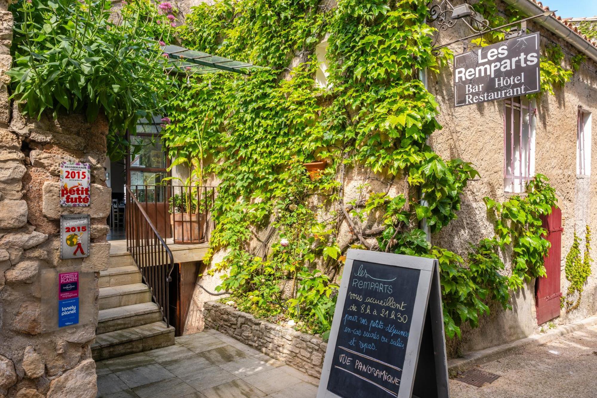 Hotel Restaurant Les Remparts Венаск Экстерьер фото