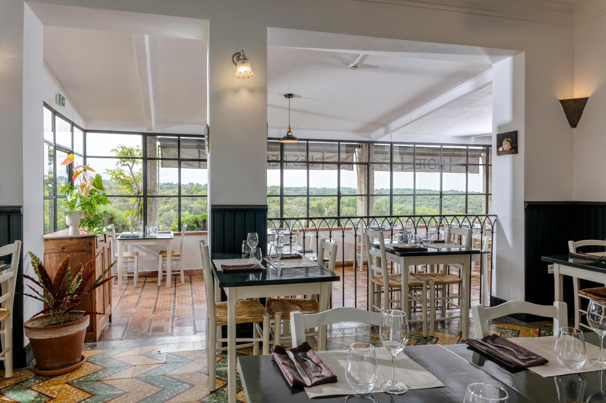 Hotel Restaurant Les Remparts Венаск Экстерьер фото