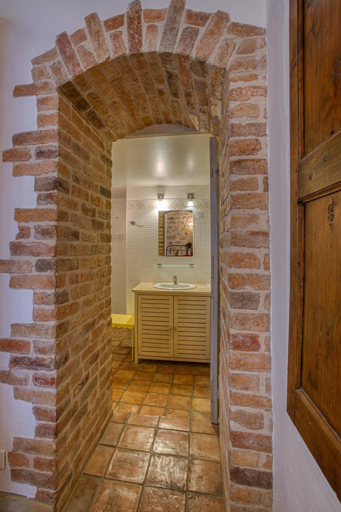 Hotel Restaurant Les Remparts Венаск Экстерьер фото