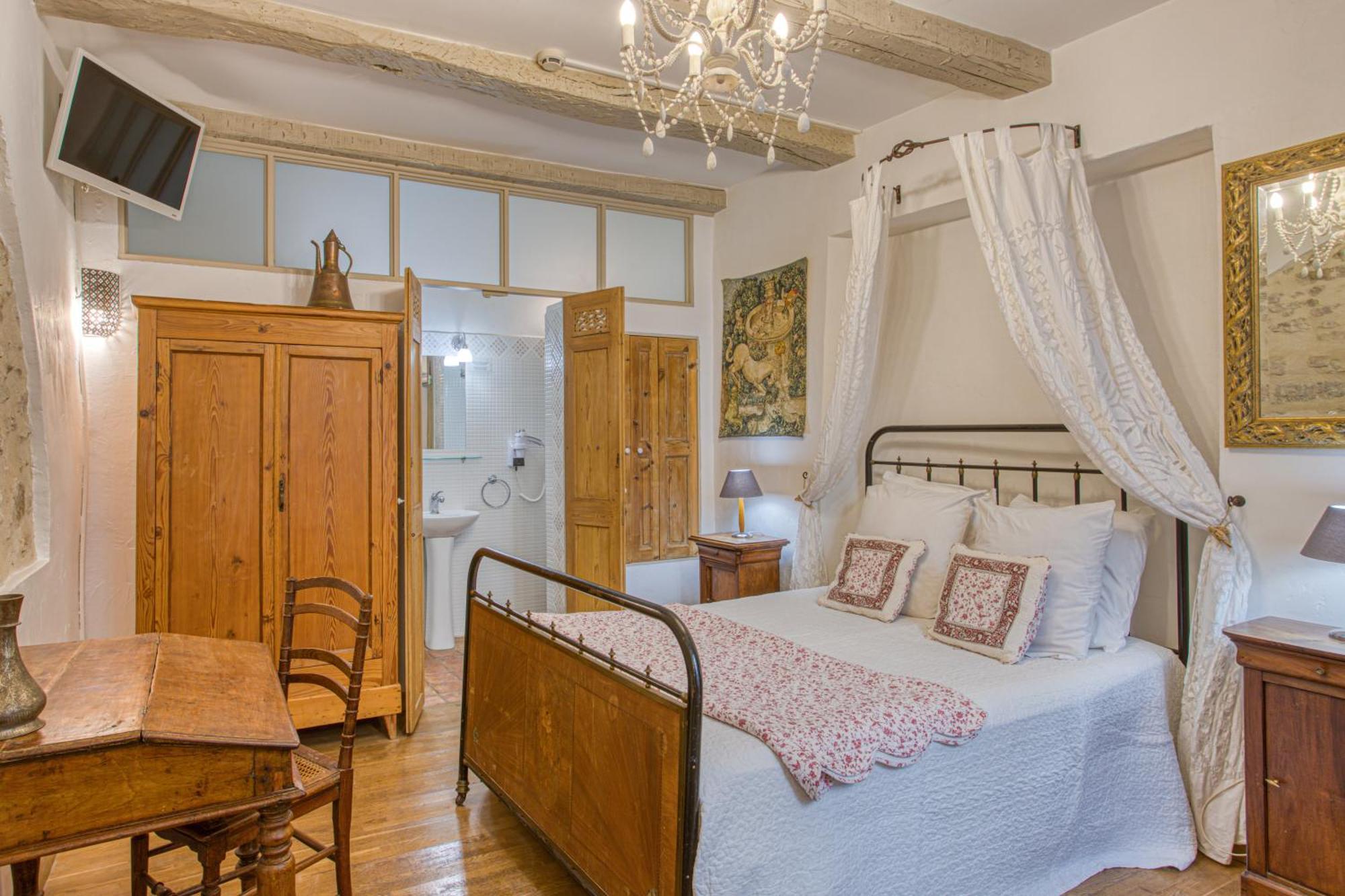Hotel Restaurant Les Remparts Венаск Экстерьер фото